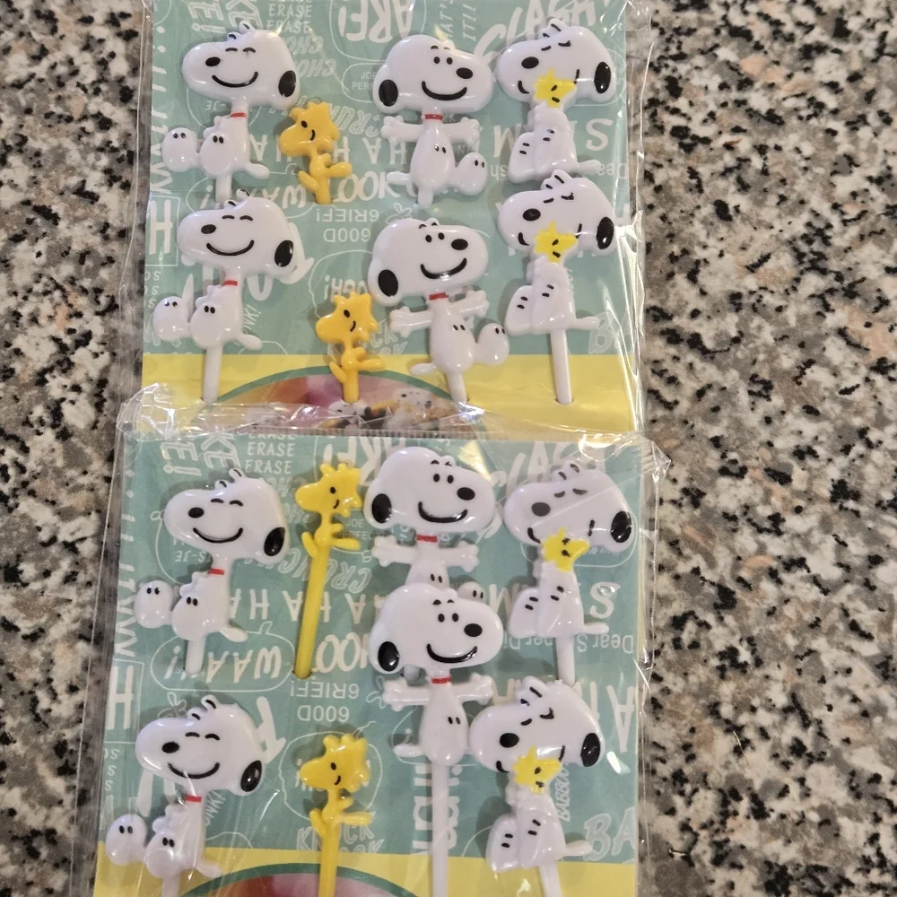 Peanuts: Snoopy and Woodstock Cupcake Toppers - White and Yellow